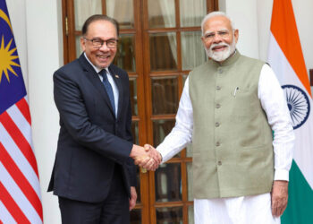 NEW DELHI, AUG 20 (UNI):- Prime Minister Narendra Modi meeting the Prime Minister of Malaysia Dato’ Seri Anwar bin Ibrahim at Hyderabad House, in New Delhi on Tuesday. UNI PHOTO-22U