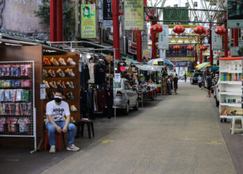 Traders in Petaling Street gradually open for business despite lack of customers and covid-19 pandemic September 20,2021.
Picture by Ahmad Zamzahuri