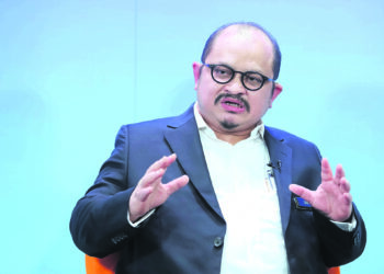 KUALA LUMPUR 04 MAC 2019 - Timbalan Menteri Industri Utama, Datuk Seri Shamsul Iskandar Mohd. Akin bercakap kepada wartawan ketika membuat lawatan ke ibu pejabat Utusan Melayu, di sini, hari ini. GAMBAR : ABDUL RAZAK LATIF / PEMBERITA : Utusan & Kosmo.