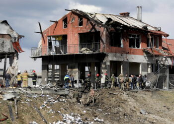 Ukrainian servicemen and rescuers inspect the site of military strikes on buildings as Russia's attack on Ukraine continues, in Lviv, Ukraine April 18, 2022. REUTERS/Roman Baluk