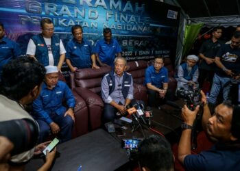 KULIM 05 DECEMBER 2022. Pengerusi Perikatan Nasional (PN),Tan Sri Muhyiddin Yassin ketika sidang media selepas Ceramah Grand Finale PN di Taman Selasih sempena PRU15 P.017 Parlimen Padang Serai. STR/LUQMAN HAKIM ZUBIR